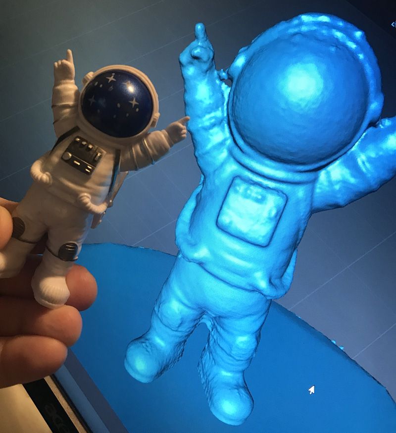 03_astronaut.jpg