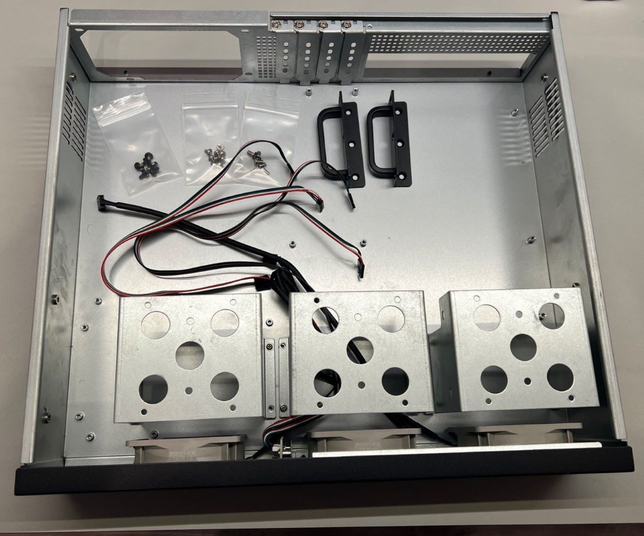 2U Server Chassi-Rosewill-$80-00-Half-sc.jpg