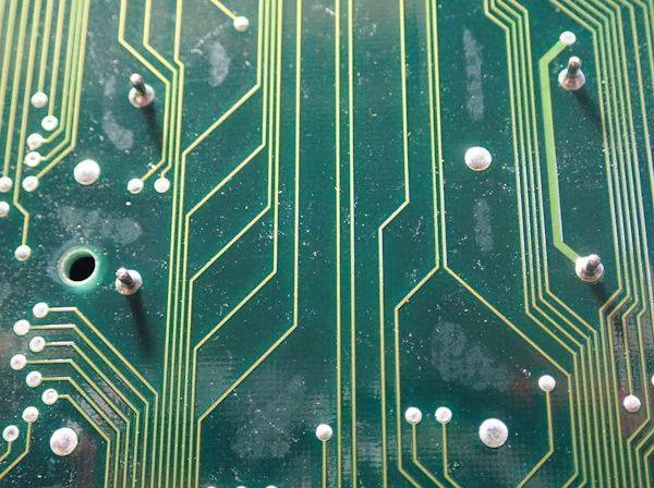 Battery-holder-soldered-at-factory.jpg