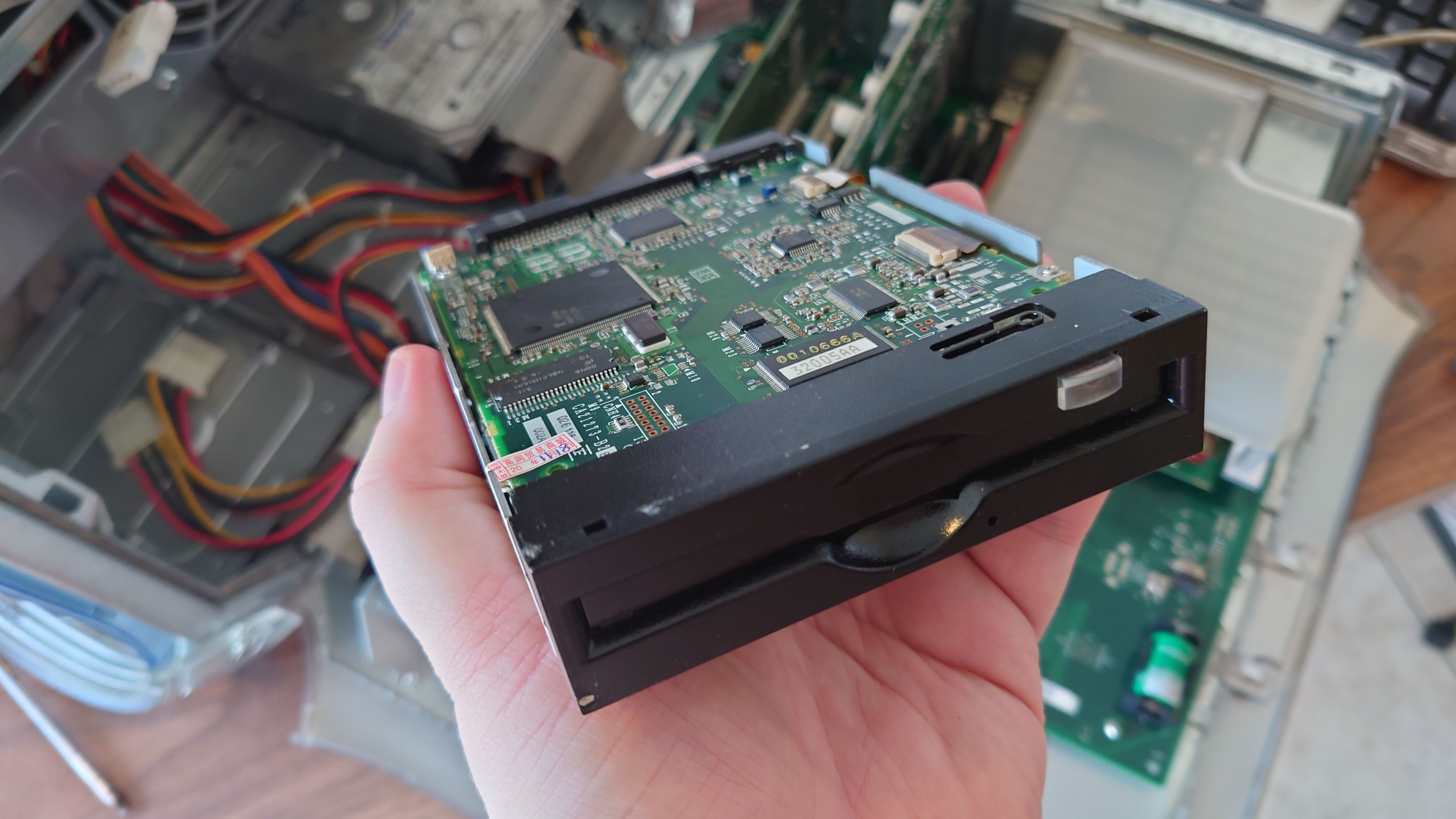 Fitting a Magneto Optical drive into a Power Macintosh G4 