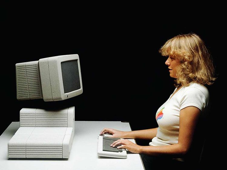 Esslinger-Frog-Design-Apple-1982.jpg