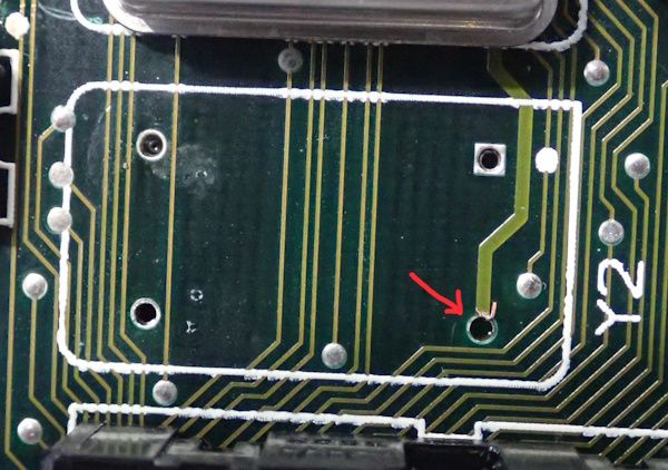 Ripped trace on oscillator.jpg