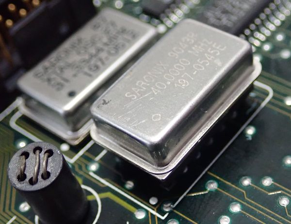 Socket for oscillator.jpg