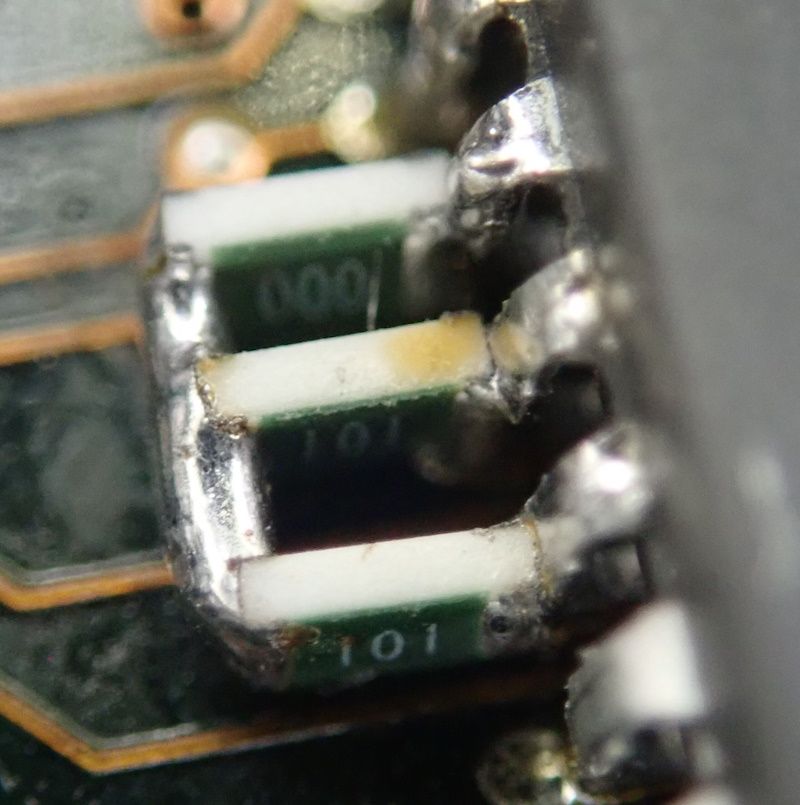 Two-100-ohm-resistors-and-one-zero-ohm.jpg