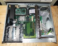 2UBG3-PsU-UltraSCSI_Savvio-Plexi_Lid _Hinges.JPG